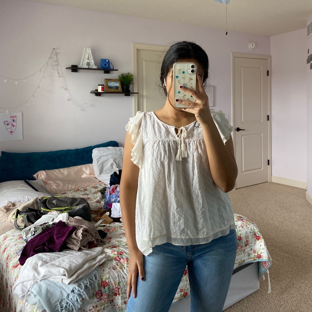 Beautiful white hollister top